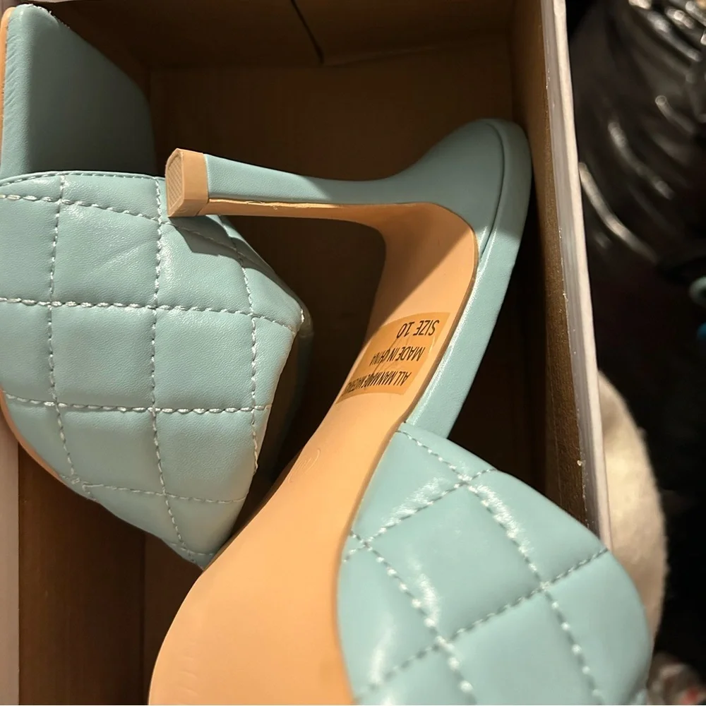 Heels - Picture 2 of 4